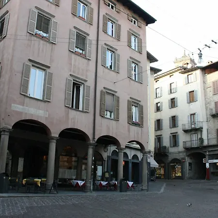 Гостевой дом La Luna Blu In Old Town 3*