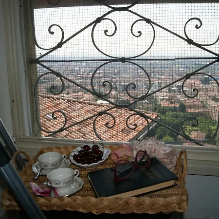 Гостевой дом La Luna Blu In Old Town 3*
